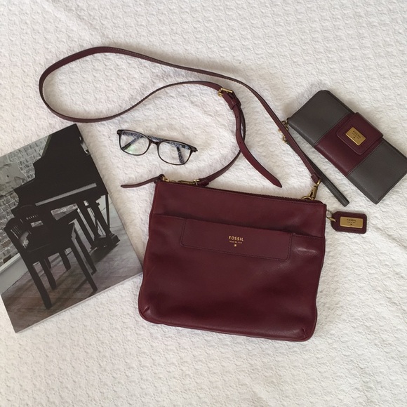 Host Pick Fossil Crossbody & Wallet - Picture 2 of 8